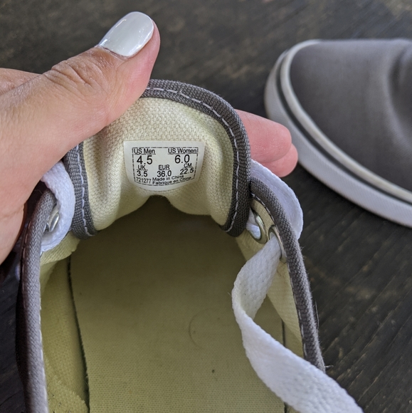 Vans - Picture 3 of 6